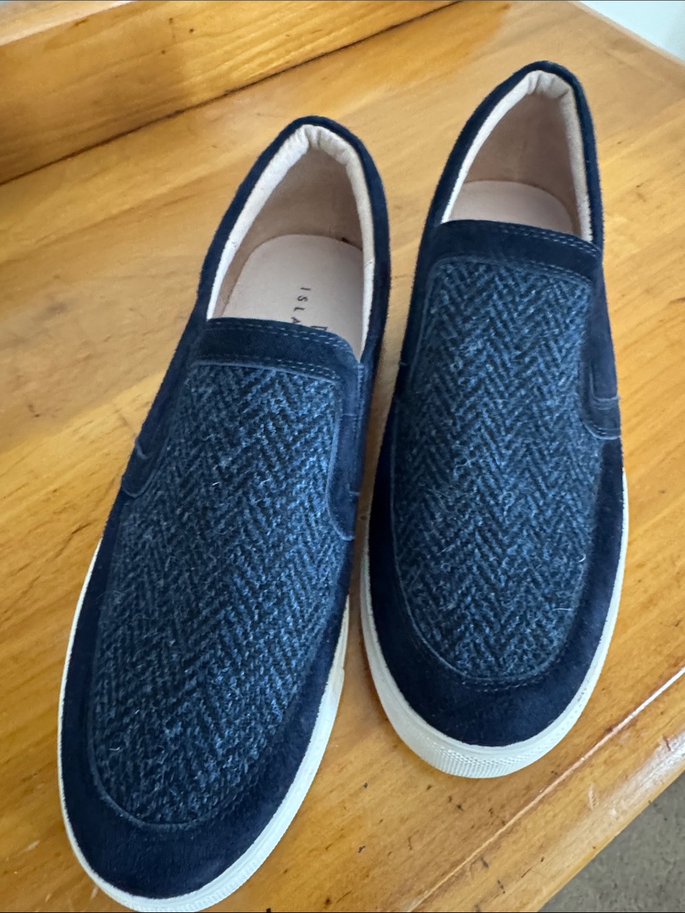 Islander unisex Slip-On Loafers in Navy and White
